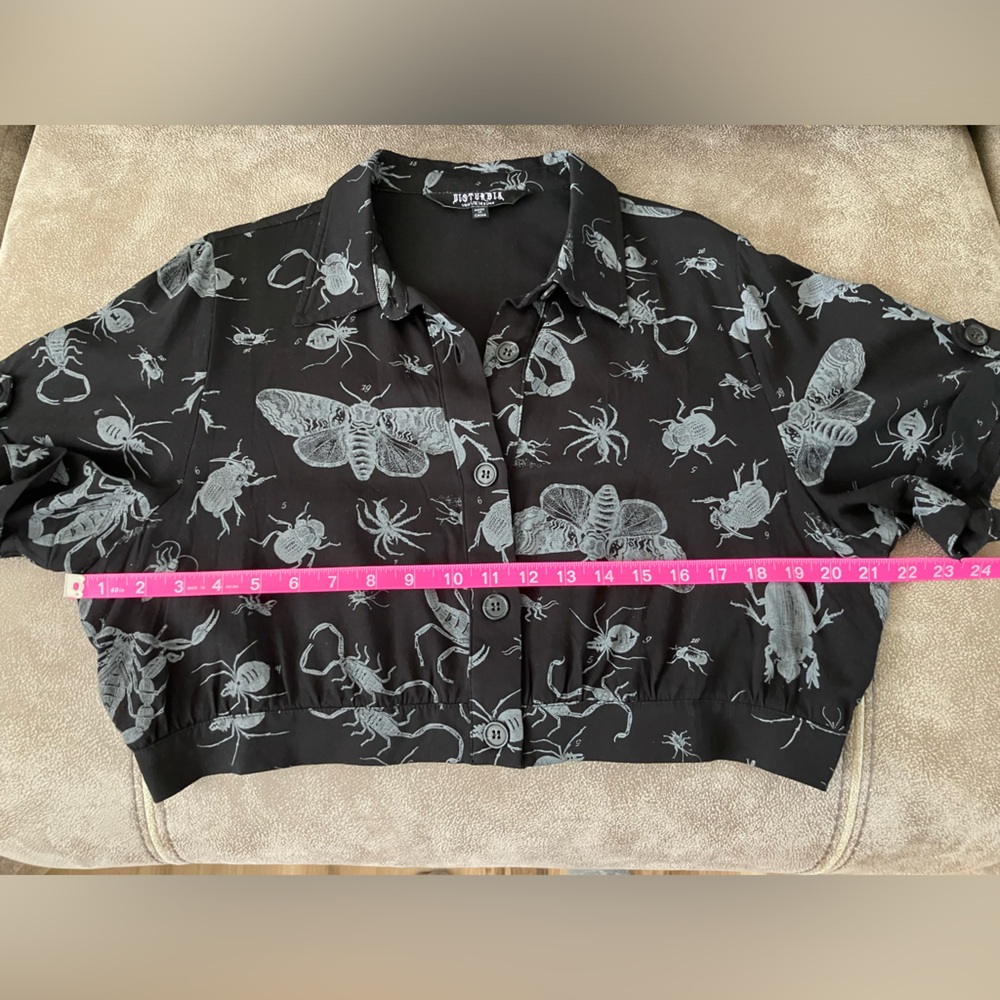 Disturbia Parasite bugs printed cropped button up shirt - Picture 11 of 13